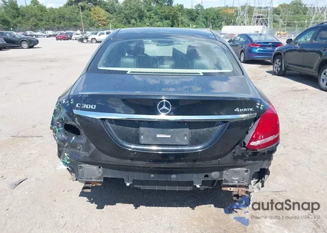 2015 Mercedes-Benz C 300 4Matic/Luxury 4Matic/Sport 4Matic z USA, uszkodzony, nr VIN 55SWF4KB9FU023915
